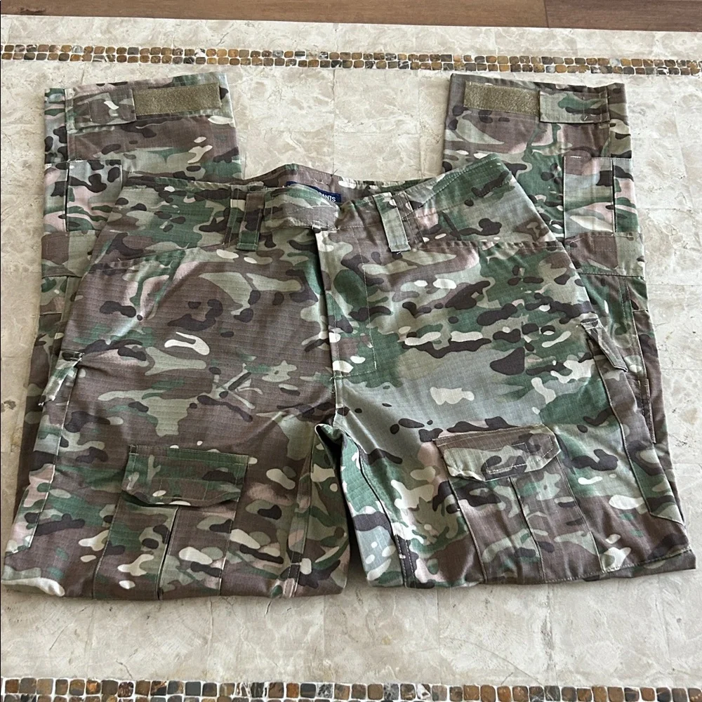 NWOT Tactical Pants Camouflage Cargo Pants Mens Size 32/32‎